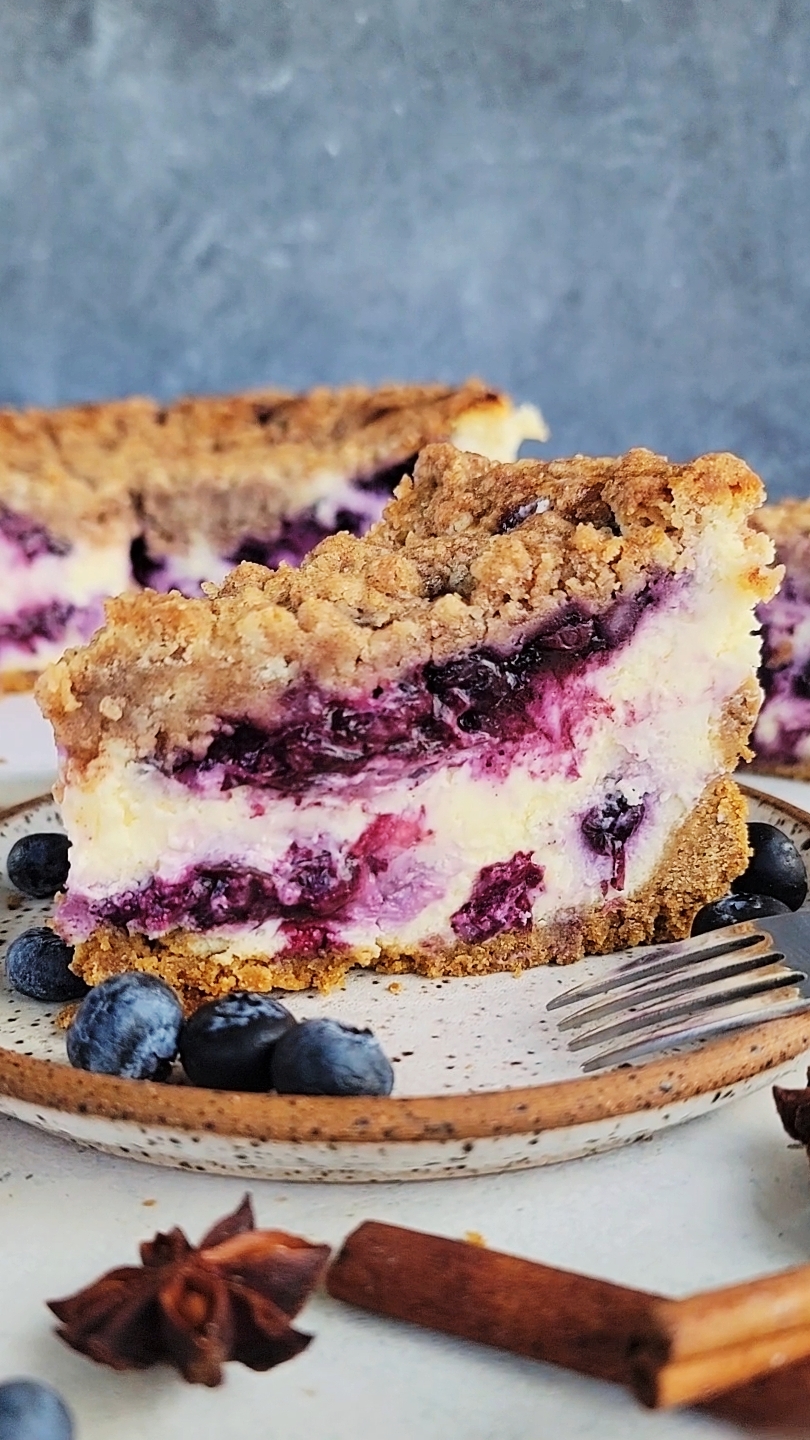 Blueberry Crumble Cheesecake