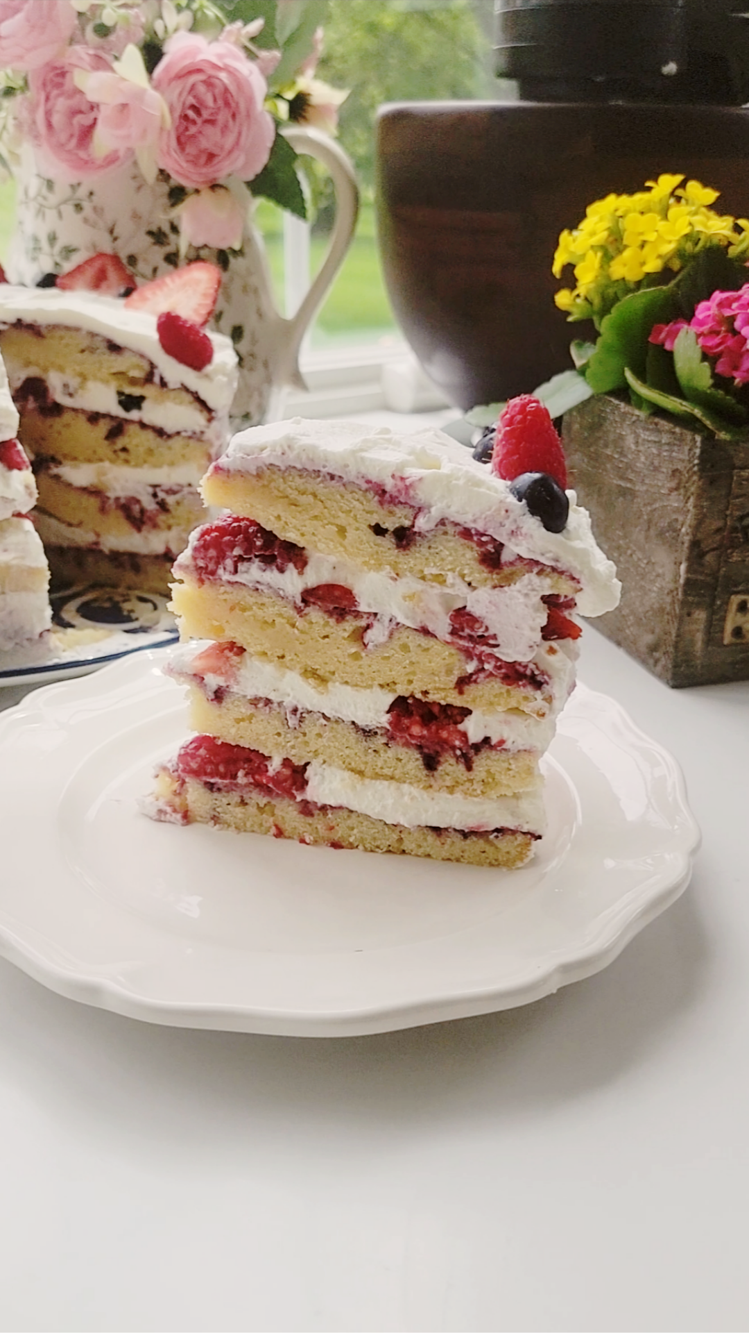 Berry Chantilly Cake