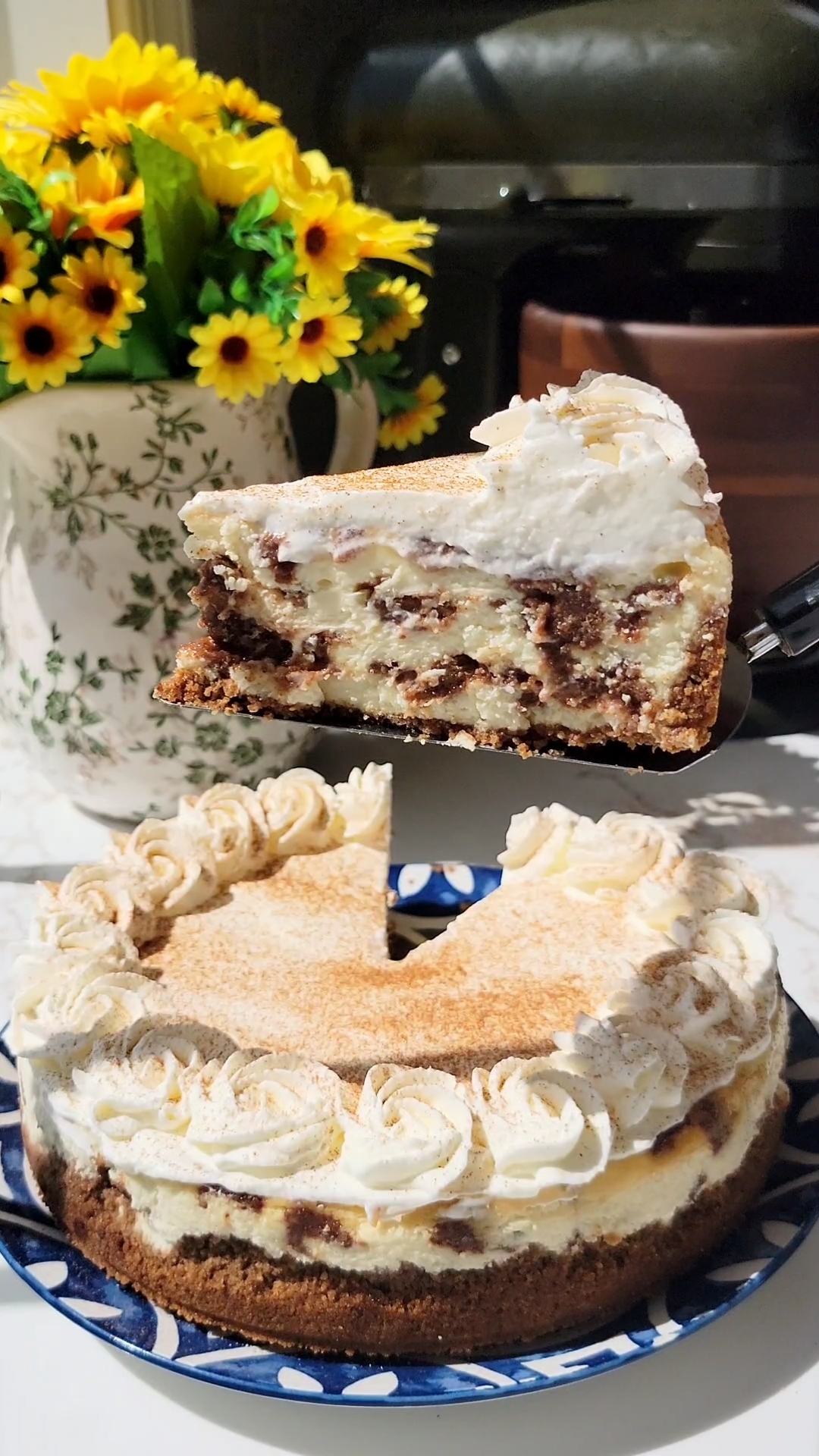 Cinnamon Roll Cheesecake