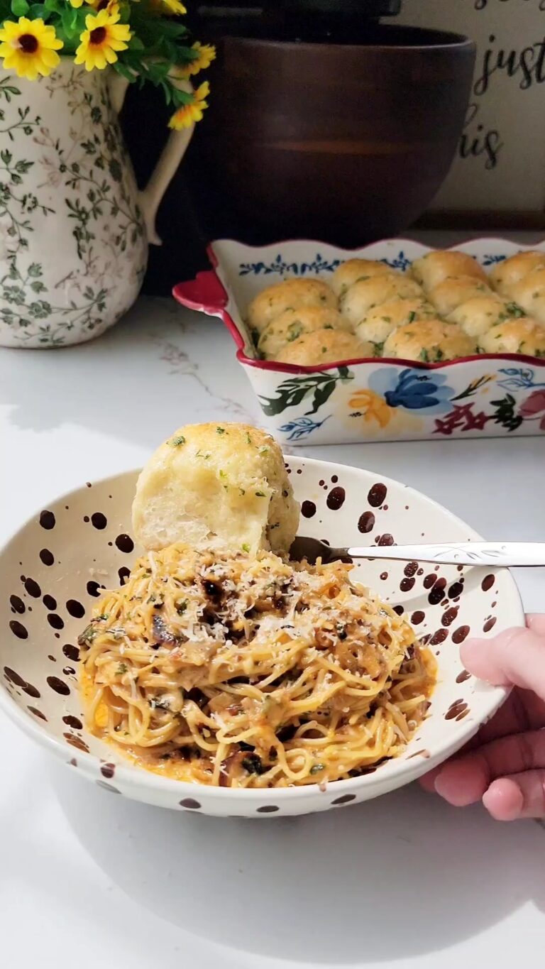 Caramelized Onion and Roasted Garlic Pasta